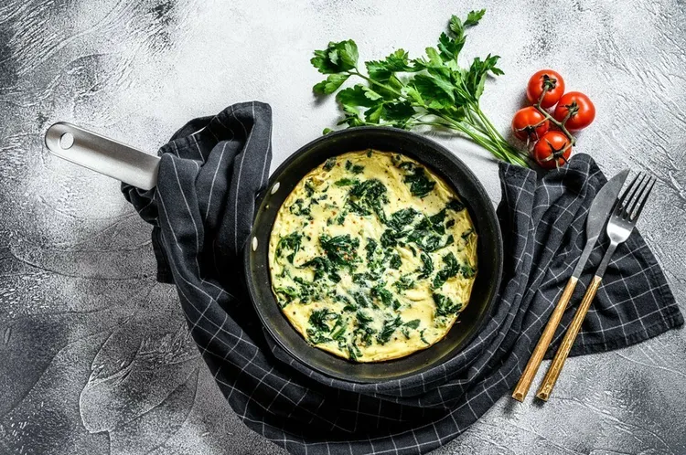 Spinach and cheddar omelet