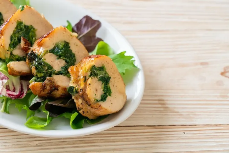 Spinach-stuffed chicken with olives