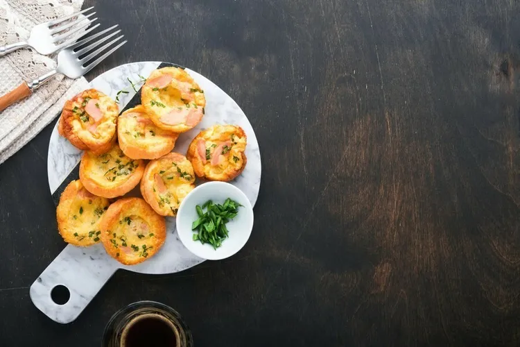 Spinach, ham and egg breakfast muffins