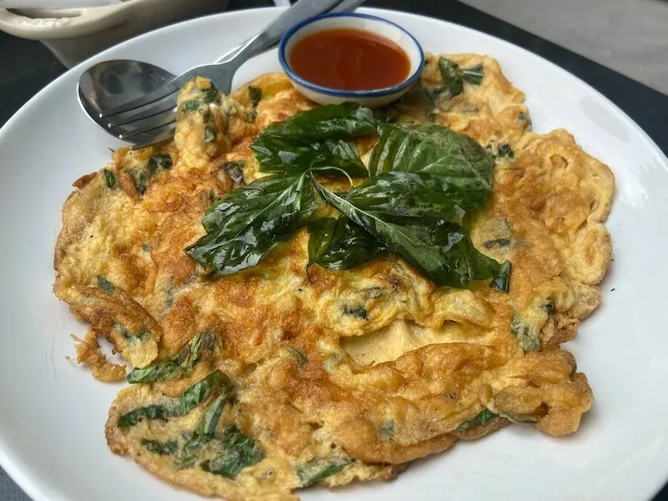 Spinach and onion egg scramble