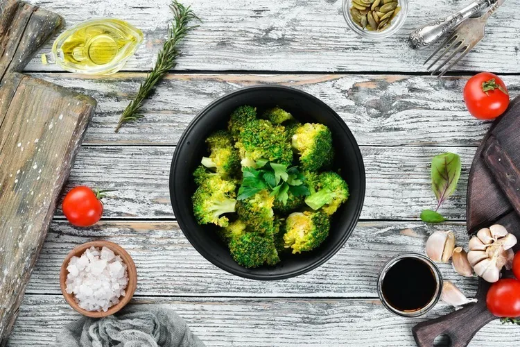 Lemon butter steamed broccoli