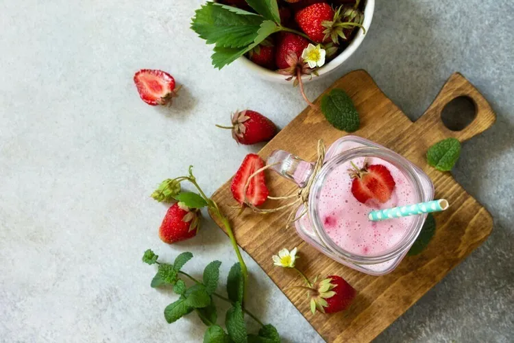 Strawberry cottage cheese protein smoothie