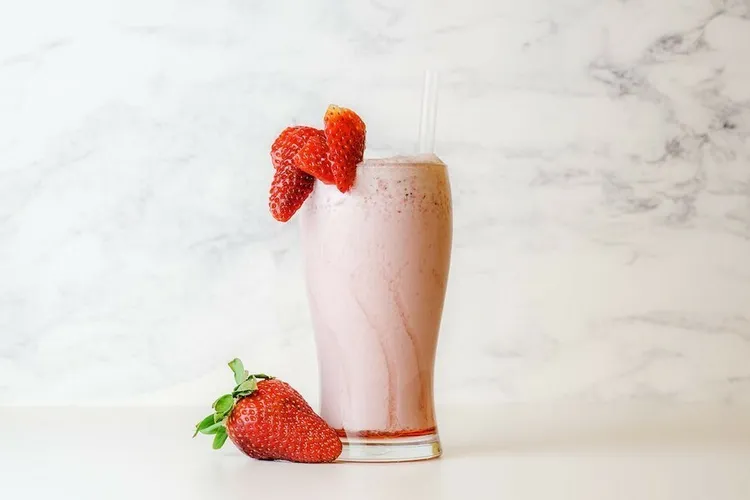 Frosty strawberry mango shake