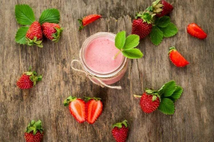 Strawberry almond protein power smoothie