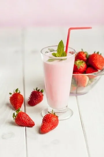 Strawberry yogurt dream smoothie