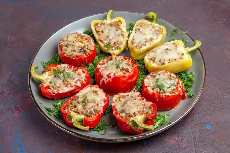 Stuffed breakfast peppers with spinach, mushrooms and egg whites