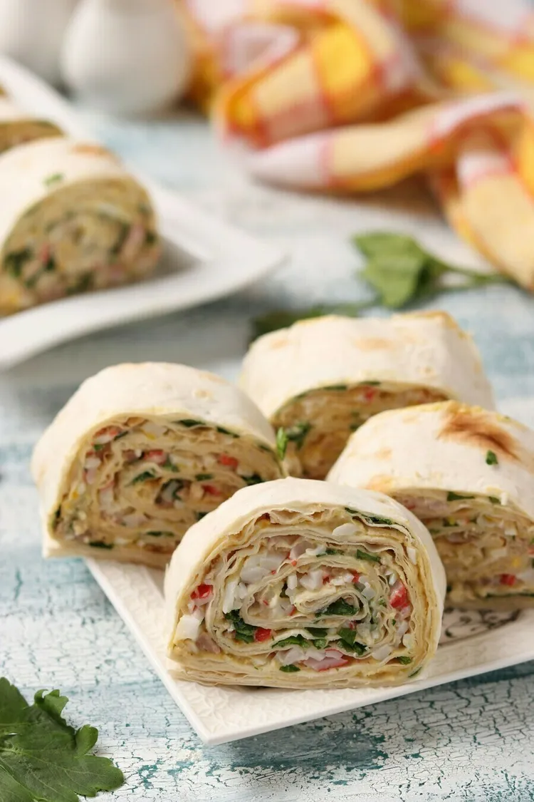 Sun-dried tomato turkey roll-ups with cream cheese and spinach