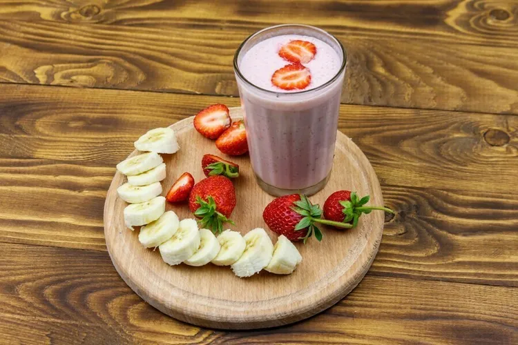 Banana strawberry peanut butter protein smoothie