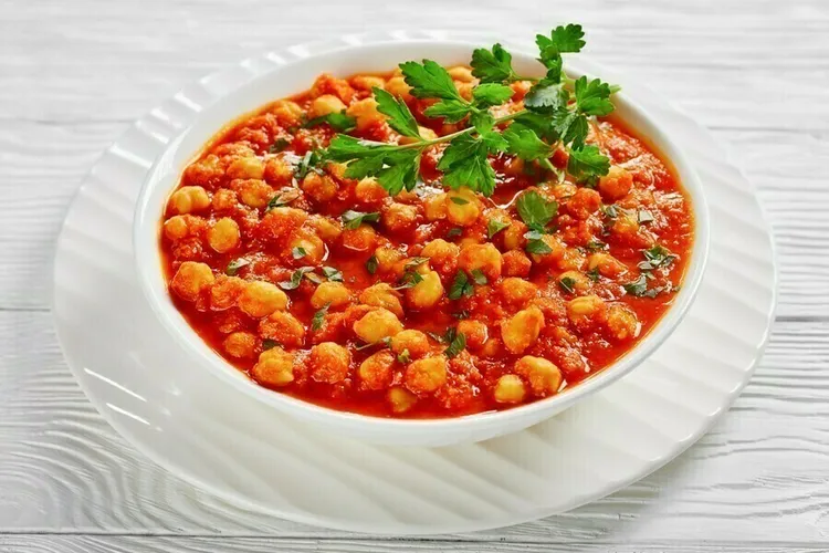 Sweet & sour chickpeas with broccoli