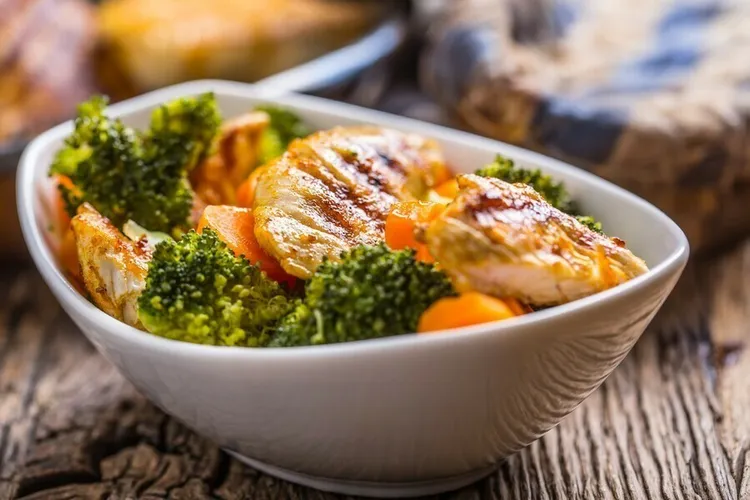 Teriyaki chicken and vegetable stir-fry