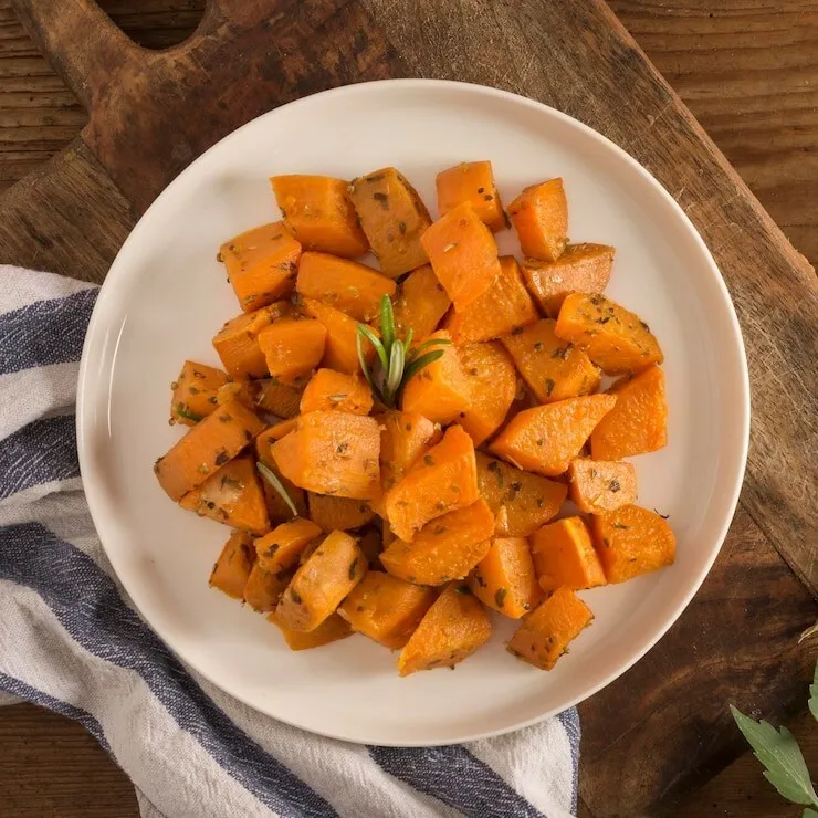 Thyme-roasted sweet potatoes with garlic and red pepper