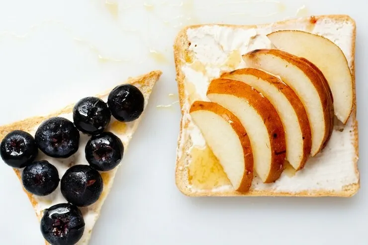 Honey-glazed pear and ricotta toast
