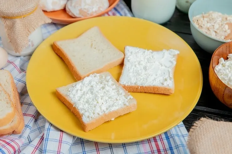 Coconut-vanilla cottage cheese toast with honey
