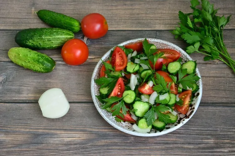 Mediterranean tomato and cucumber salad with pita bread and za'atar