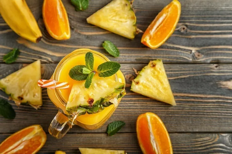Mint pineapple-mango-orange smoothie