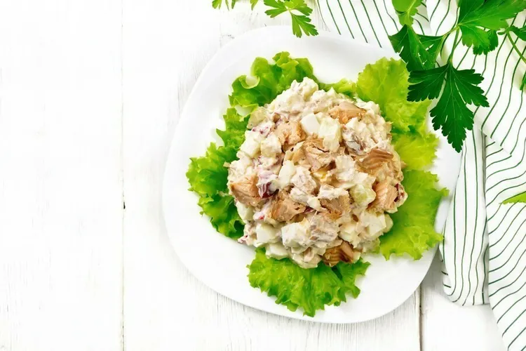 Tuna and apple salad