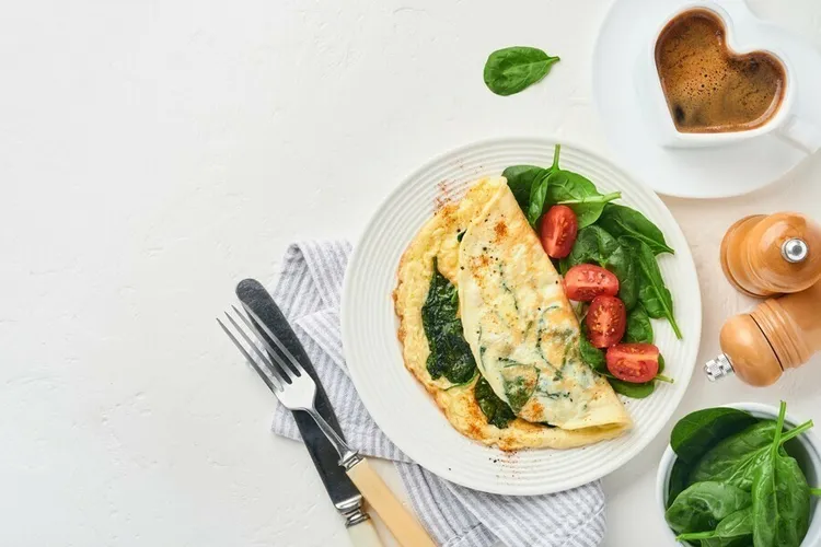 Turkey spinach omelet with cheddar cheese