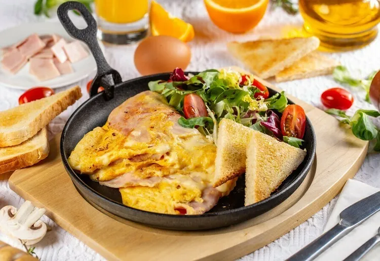 Turkey and cheddar omelet