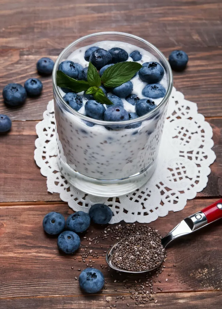 Vanilla chia seed pudding with blueberries and almonds