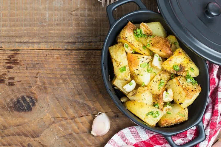 Vegan breakfast potatoes with garlic and pepper