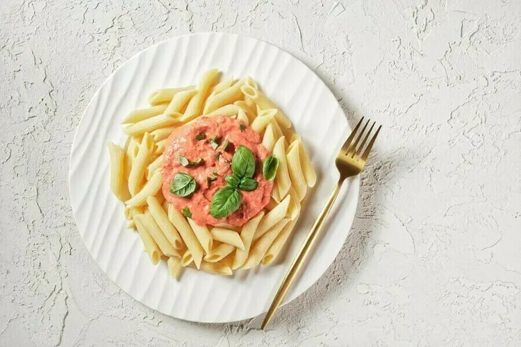 Vegan zucchini pasta with rose sauce and cashews