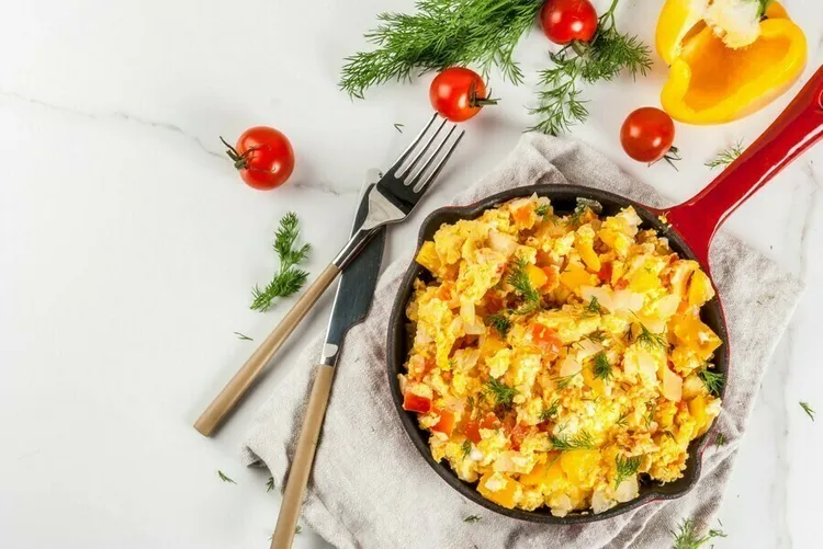 Veggie-packed 3-egg scramble with tomato sauce