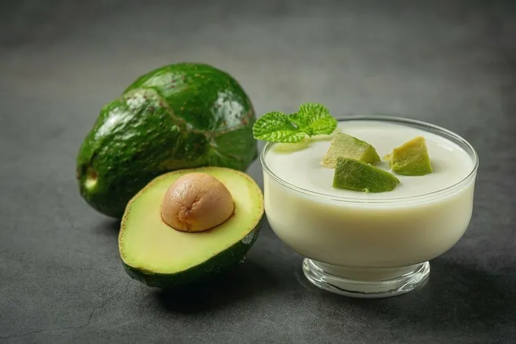 Avocado-basil yogurt bowl