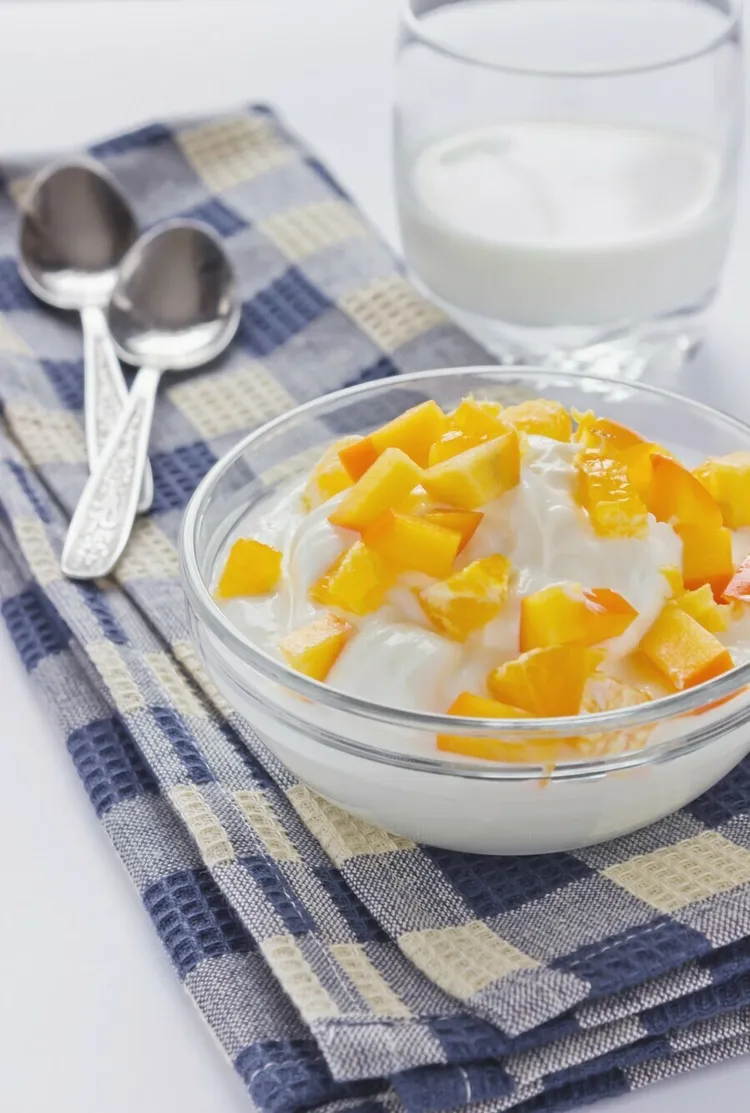 Papaya yogurt parfait