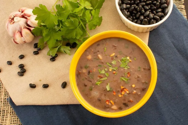 Black bean soup with lime