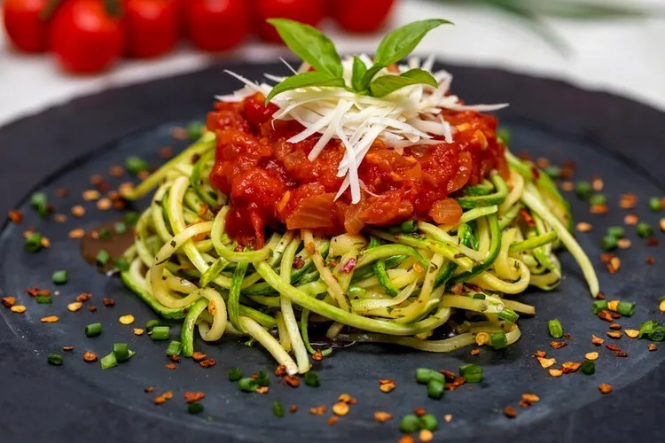 Zucchini noodle bowl with turkey, mushroom and tomato sauce