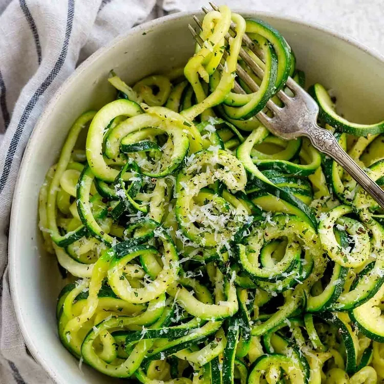 Zucchini pasta with parmesan and sauce