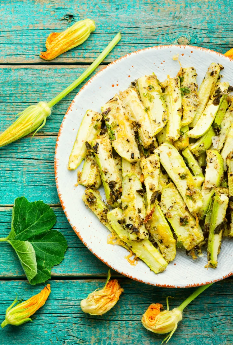 Zucchini with thyme and parsley