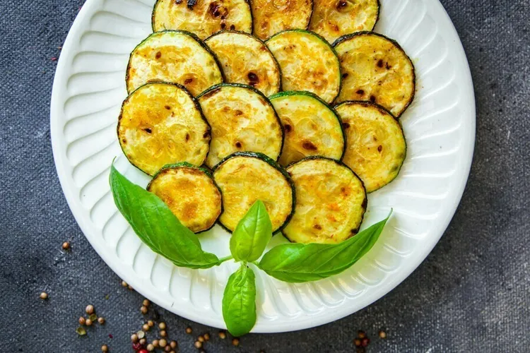 Zucchini with olive oil, vinegar, butter and spearmint