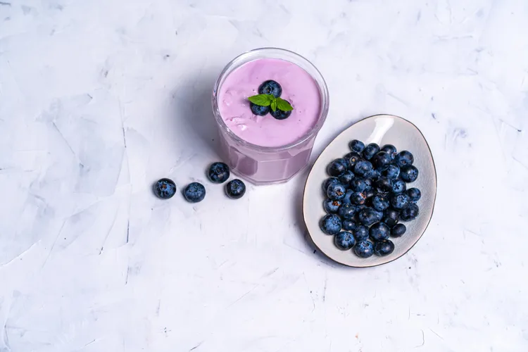 Blueberry & raw cacao smoothie