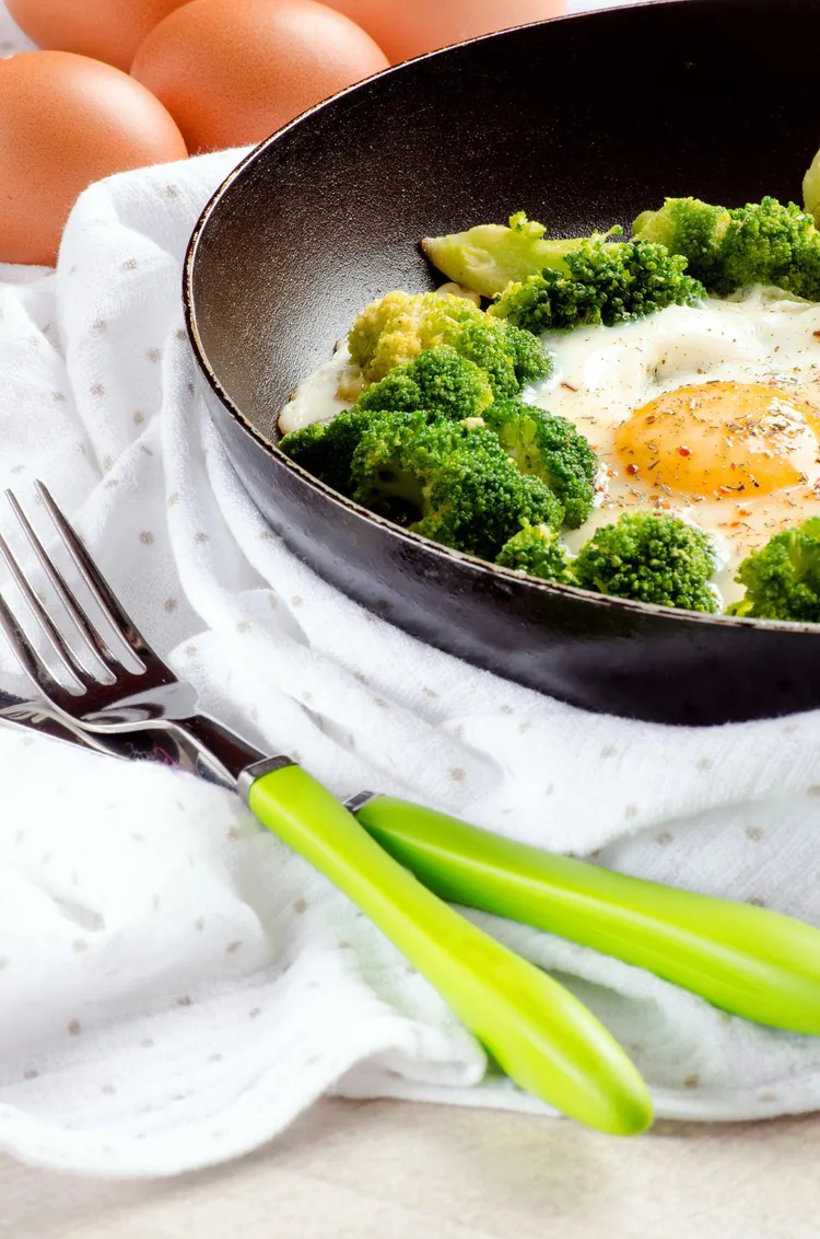 Broccolli hash with fried egg