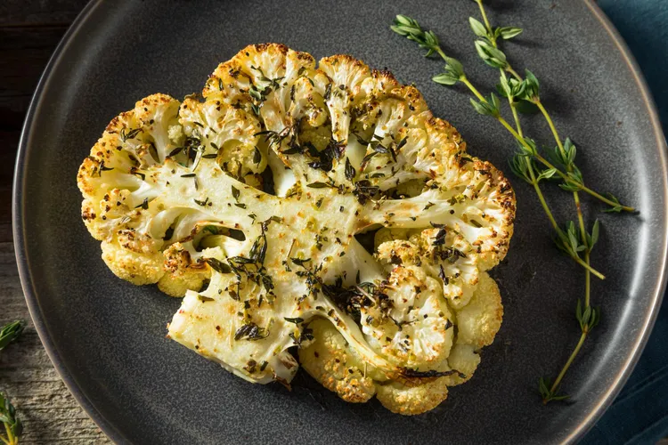 Cauliflower steaks with garlic and dill