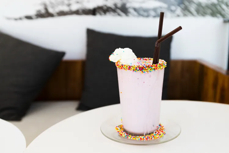 Fruity confetti shake