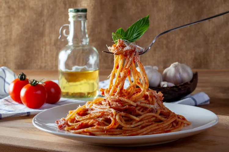 One-pot spaghetti with fresh tomato sauce