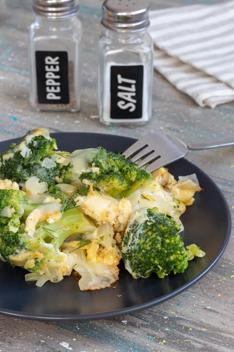 Scrambled eggs and broccoli