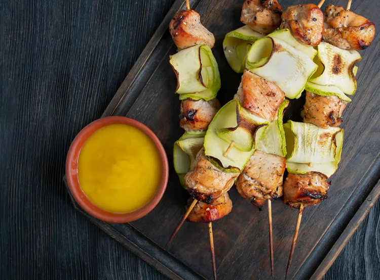 Spicy chicken and zucchini kebabs