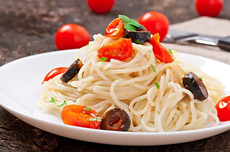 Acini di pepe pasta with garlic and olives