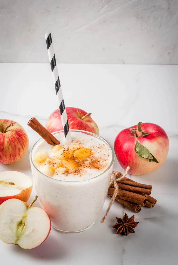Apple and vanilla-cinnamon yogurt snack