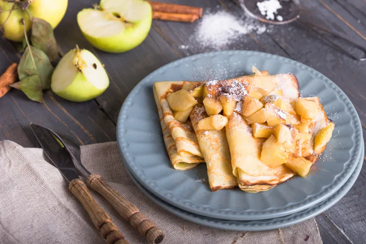 Crepes with caramelised apple