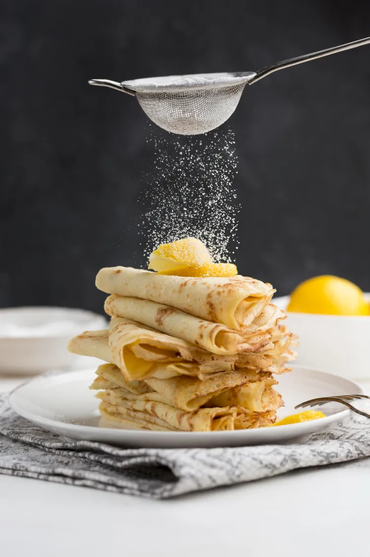 Crepes with lemon and sugar