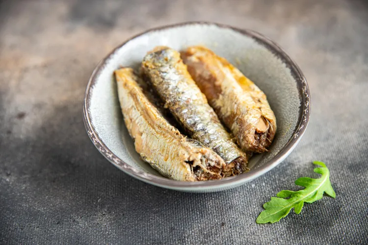 Five-minute keto fried sardines with olives