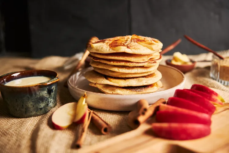 Fluffy wholemeal pancakes with spiced caramelised apples