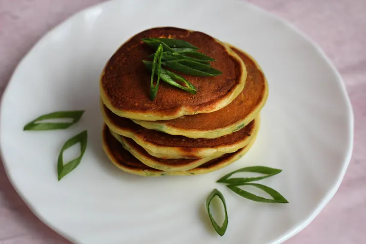 Green shallot pancake