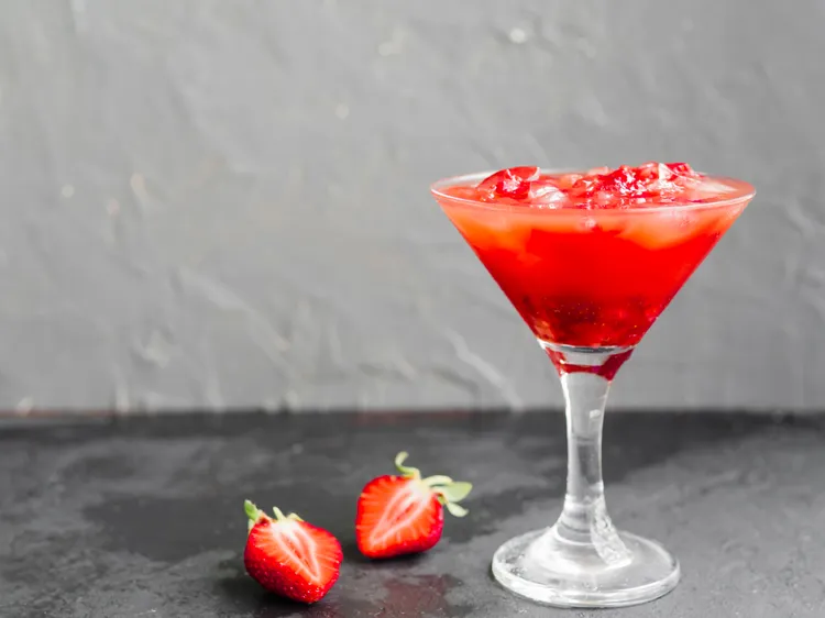 Non-alcoholic paleo strawberry mojito