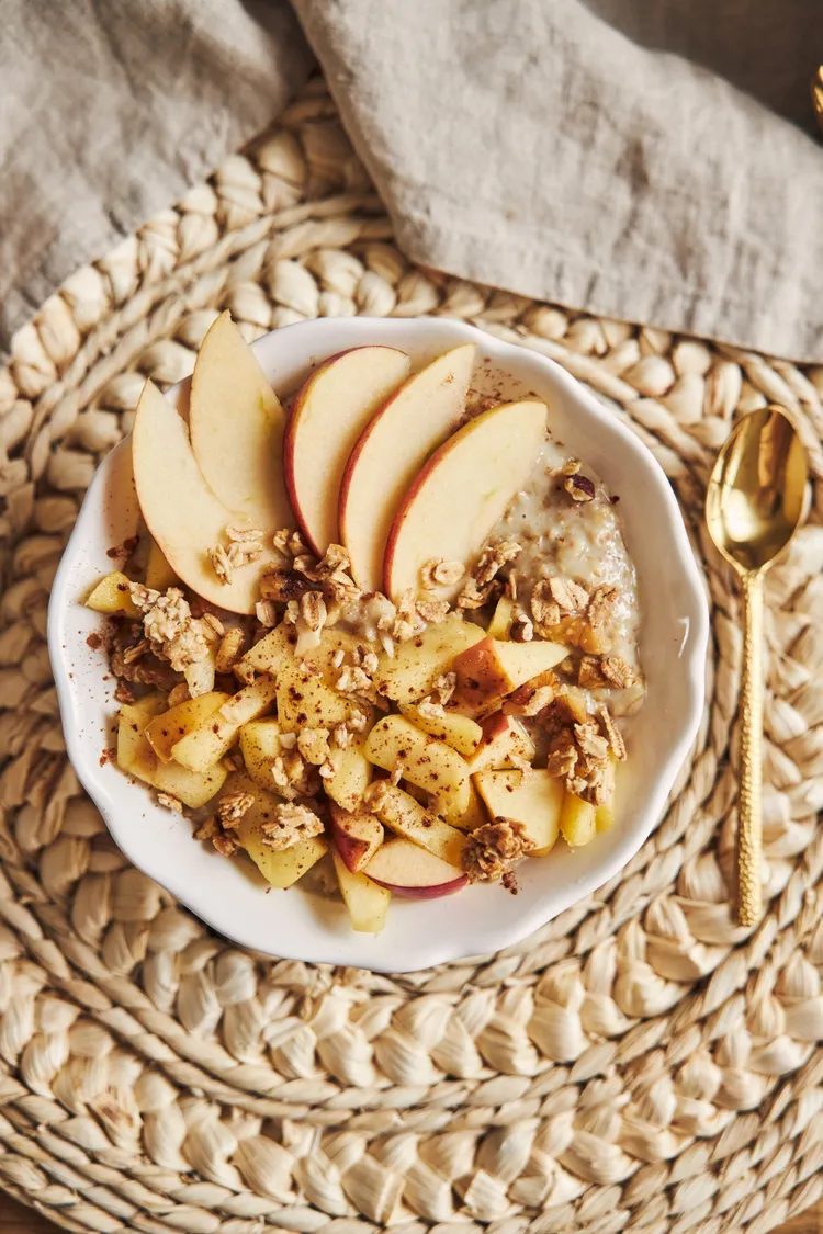 Oatmeal and apples