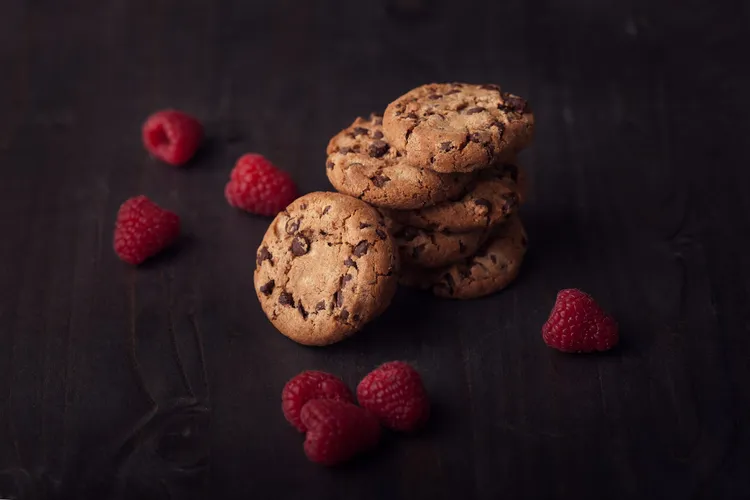 Raspberry and dark chocolate cookies
